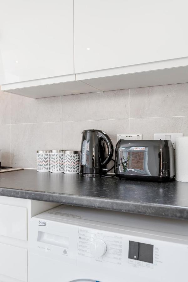 2 Bedroom Serviced Apartment London Eksteriør billede